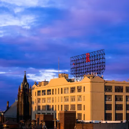 The Lodge Red Hook Отели рядом с достопримечательностью «Союз Холл»