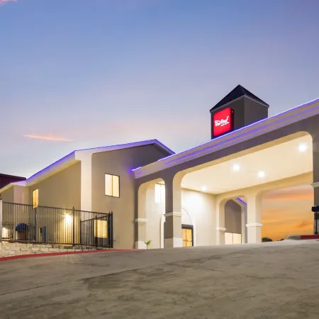 Red Roof Inn & Suites Austin East - Manor