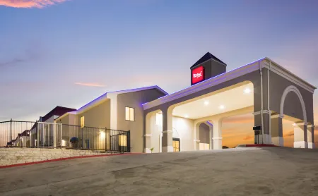 Red Roof Inn & Suites Austin East - Manor