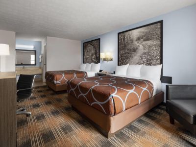 Super 8 by Wyndham Covington
