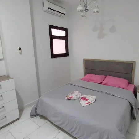 1BR Apartment •Side Sea View • Pool •Turtles Beach