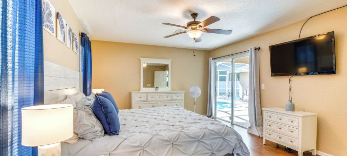 Relax Poolside: Spring Hill Family Home w/ Yard! Hotels in Spring Hill