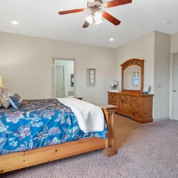 The Gathering Place - Minutes to 61-Acre Theme Park