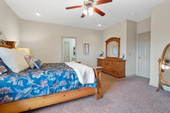 The Gathering Place - Minutes to 61-Acre Theme Park