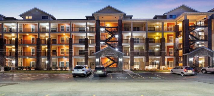 New Listing Ozark Views at Majestic - Perched on the Hills Hotels in Branson Township