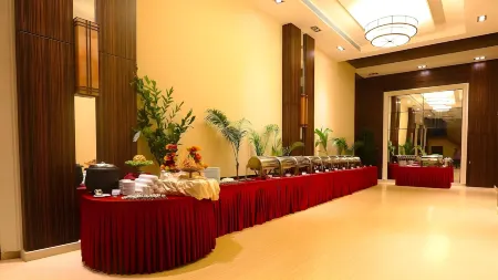 Grand Serenaa Hotel & Resorts, Auroville Отели в г. Эдейанчавади