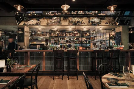 Clarion Hotel Amaranten Отели рядом с достопримечательностью «Vesslan skulptur»