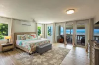 Oceanfront 8-bedroom Villa with Pool, Fully Fenced for Privacy, Incredible Views Hotels in Zarzal