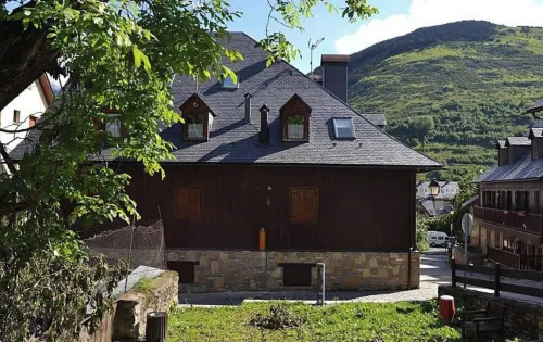 Apartment with fireplace in Vielha-Baqueira Hotels in Val d'Aran