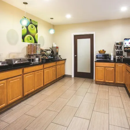 La Quinta Inn & Suites by Wyndham Evansville