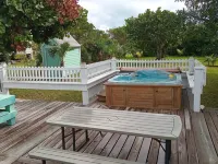 Sleeps 10, Hot Tub ,Centrally Located , Generator WiFi , Rooftop Deck,