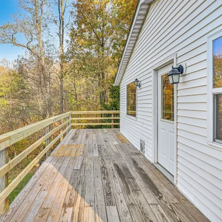 Dirt Road Digs - Quiet Home in Lakeville!