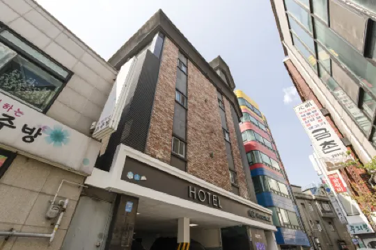 Hotel Yaja Dongincheon Отели рядом с достопримечательностью «Songwol-dong Fairy Tale Village»