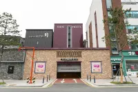 Tomato hotel - 2 ดาว