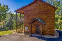 Lux Cabin Mtn Views, Flat Parking, Dog Friendly! - 4-Star