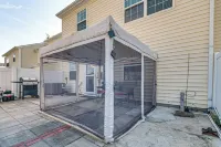 Centrally Located Raleigh Townhome w/ Pool Access - Condos