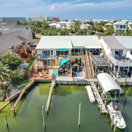 Boat, Fish & Walk to Beach: Waterfront Destin Gem!