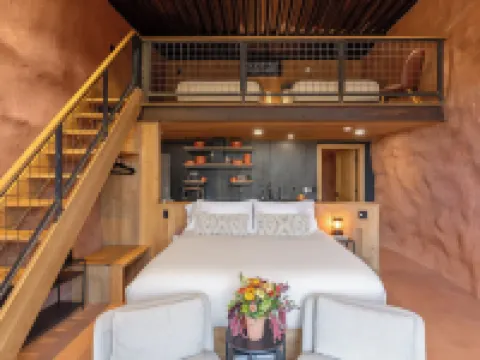 Honey Rock Landing Hotels in Delta County