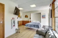 距水晶溫泉9英里的山景度假屋 - 公寓