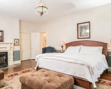 Historic General Lewis Inn Hotels in Lewisburg