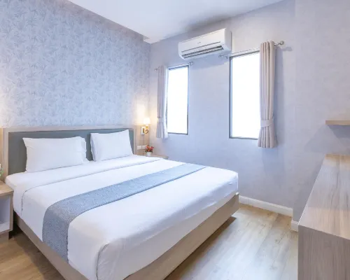 Leela Orchid Hotel room
