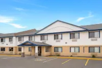 Travelodge by Wyndham Fargo West Acres