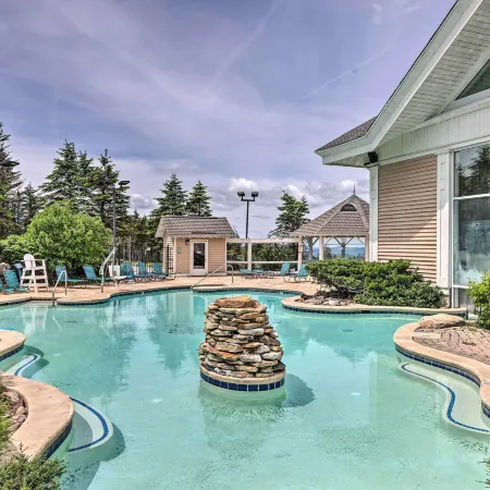 Snowshoe Condo w/ Mtn Views, Walk to Ski Lift