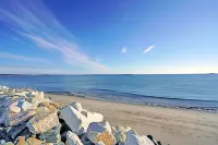 Direct Oceanfront/Beachfront Home in Saco, ME. Family Retreat sleeps 19 