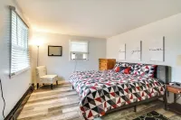 4 Mi to Dtwn Rochester: Charming Apt w/ Patio!