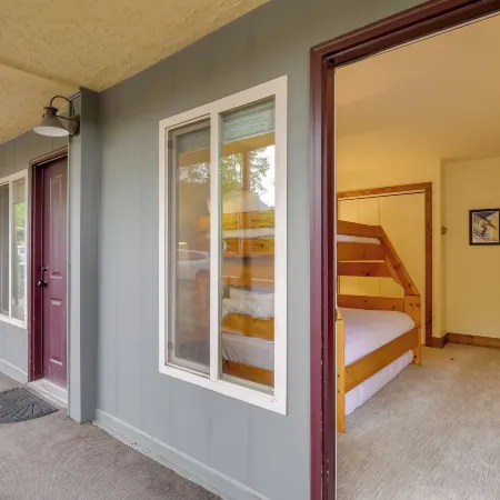 Mountain Meadows Condo Walk to Ski Shuttle!