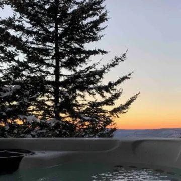 The Cedar Chalet @ 59 Westridge