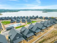 Cedar Shores 7 Bedroom Home by RedAwning - parking
