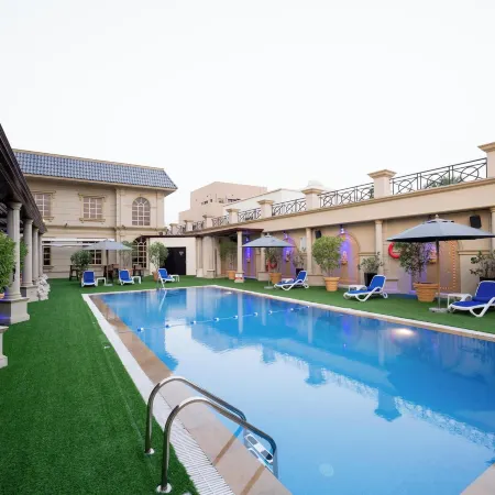 Luxe Avenue Hotel