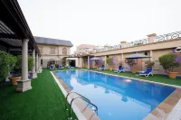 ลักซ์ อเวนิว โรงแรม - สระว่ายน้ำแบบอินฟินิตี้