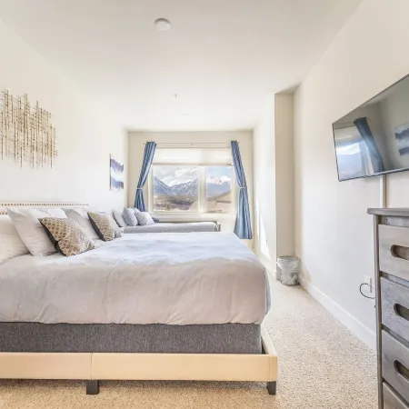 Sail Lofts 303