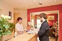 The Eyre Square Townhouse - 3-Star