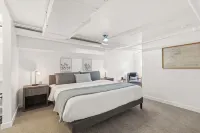 Mathews House 4 King Beds Near CSU & Old Town - Homestays