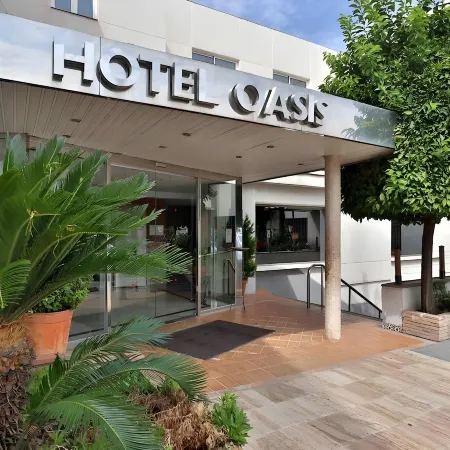 Hotel Oasis Отели рядом с достопримечательностью «Башня Калаорра»
