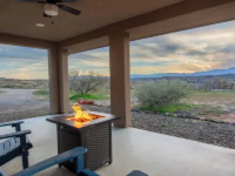 Private Sedona Stay • 2 Suites • Pool • Sauna • Hot Tubs Hotels in Cornville