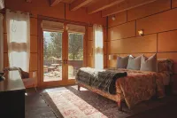 The Red Earth Palace Retreat - Private Natural Hot Spring Access โรงแรมใน