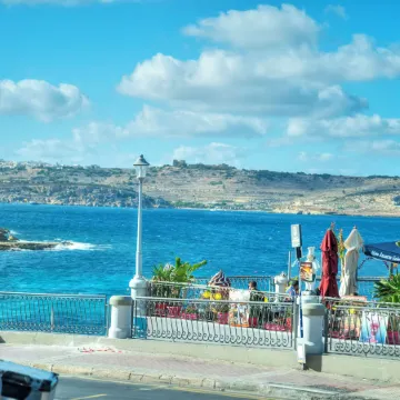 Seafront Sea View Maisonette with Yards