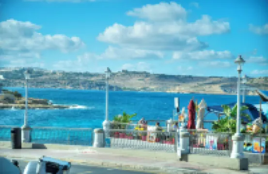 Seafront Sea View Maisonette with Yards