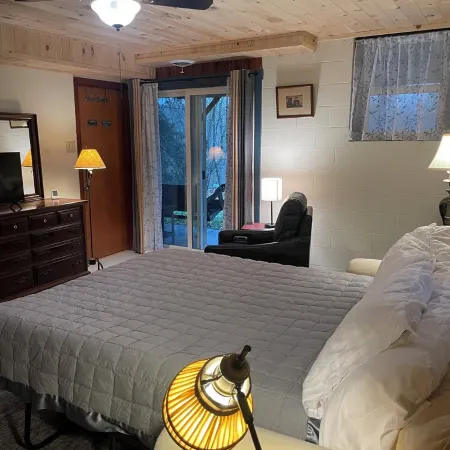 Studio for 3/Private Entrance, Bath, WiFi, Netflix/2.5 mi to Town/Pets Отели в г. Атенс