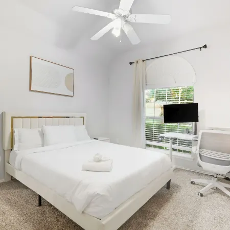 Lux Cozy 5B2B Home for Families