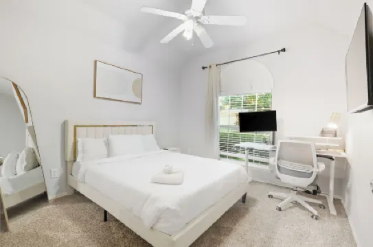 Lux Cozy 5B2B Home for Families