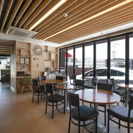 RAY HOTEL