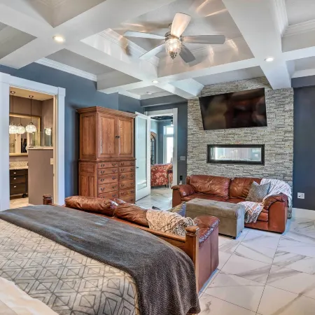 Regal River Retreat in the Heart of Yankton!