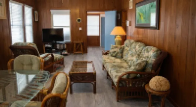 Charming 2br / 1ba Cottage < 2 Min Walk From Beach on Anna Maria Island Florida