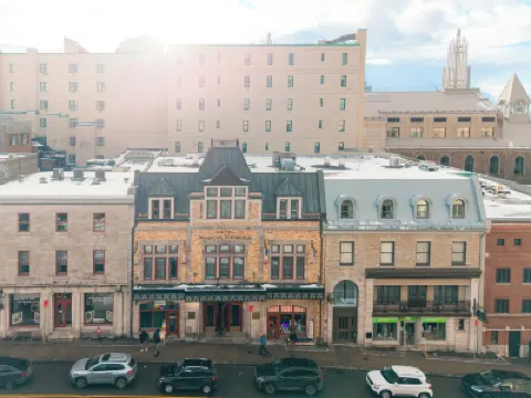 Hotel Manoir Victoria โรงแรมใน