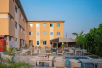 Galaxy Garden Resort - مسبح